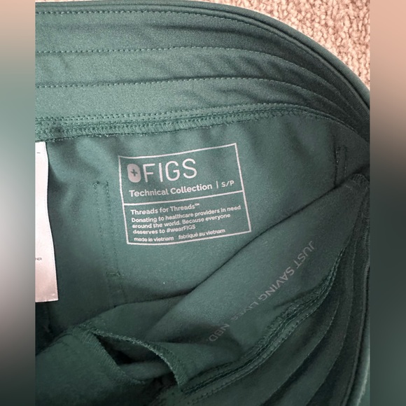 Figs Forest Green V-Neck Scrub Top - Picture 4 of 5